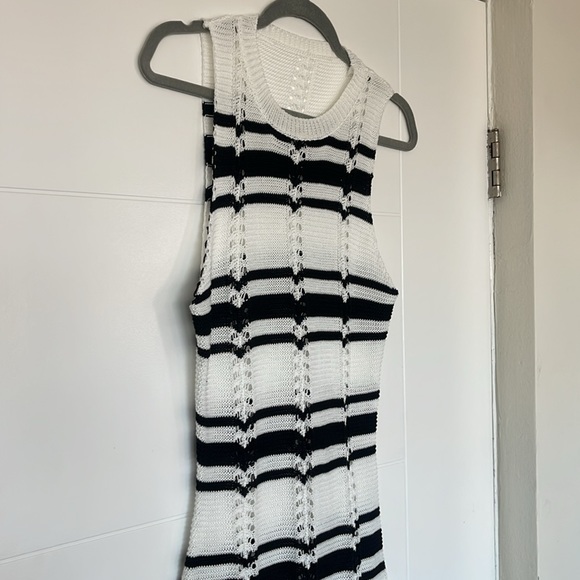 Black & White Crochet Dress/Beach Cover-Up. New without tags, never worn - Picture 5 of 8